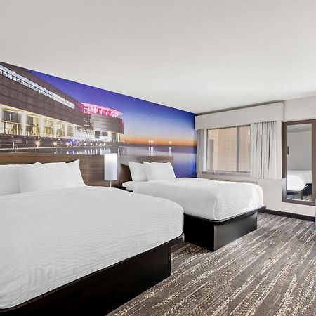 Отель Clarion Pointe Милуоки Экстерьер фото