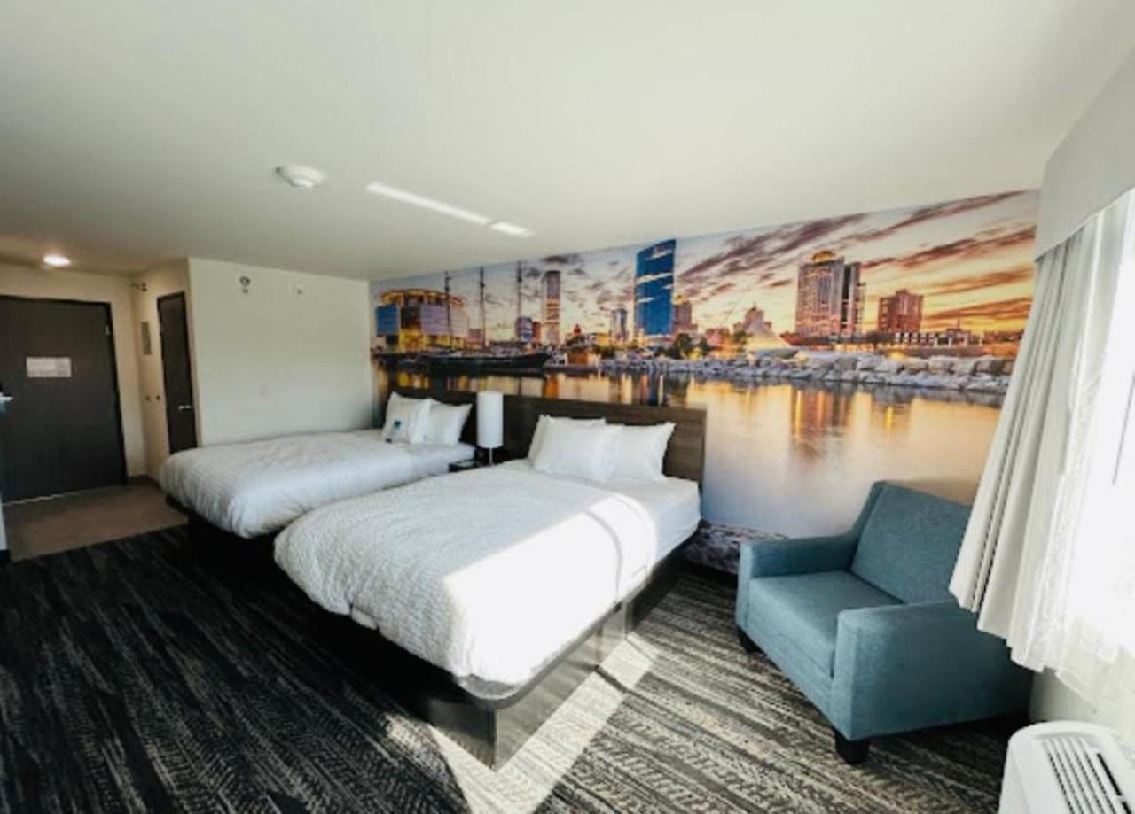 Отель Clarion Pointe Милуоки Экстерьер фото