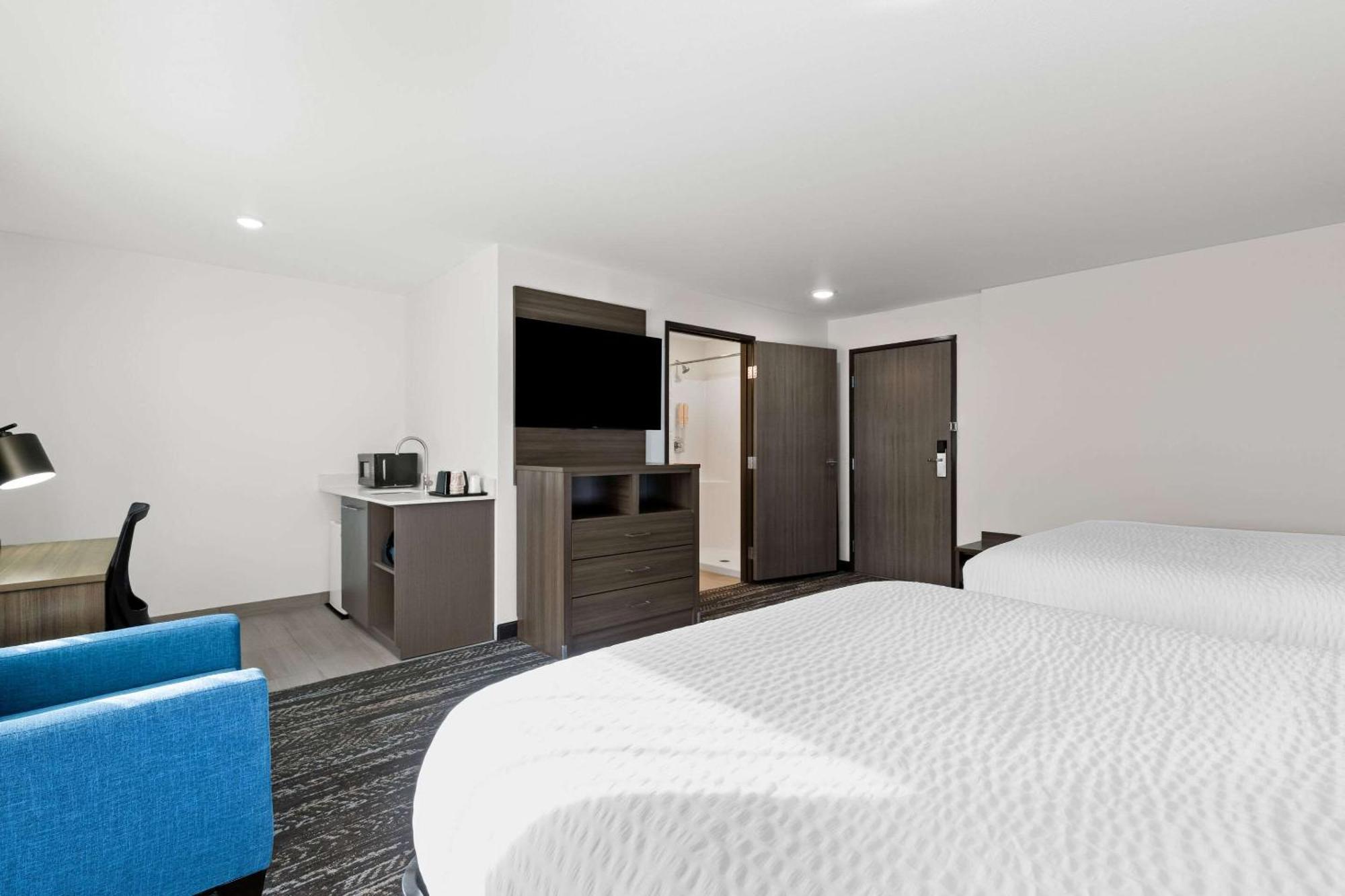 Отель Clarion Pointe Милуоки Экстерьер фото