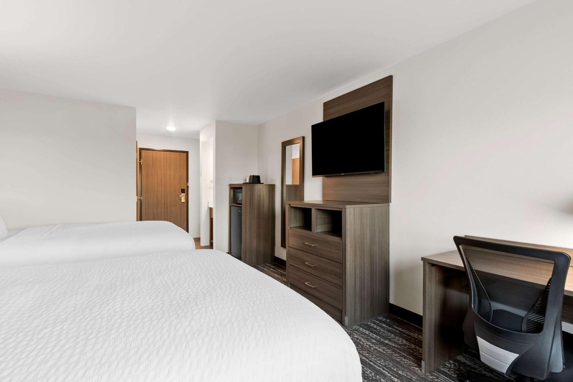 Отель Clarion Pointe Милуоки Экстерьер фото