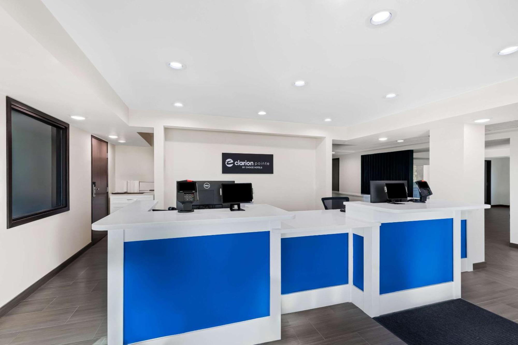 Отель Clarion Pointe Милуоки Экстерьер фото