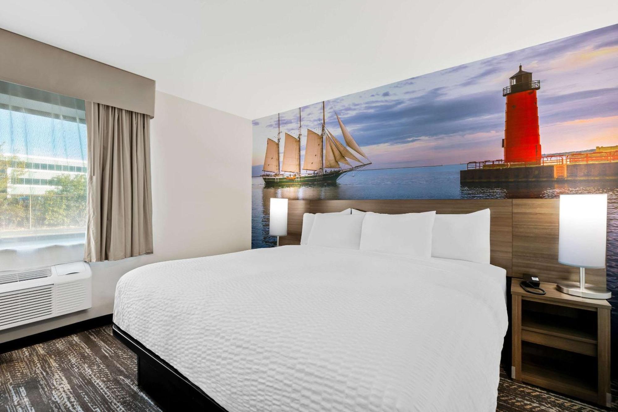 Отель Clarion Pointe Милуоки Экстерьер фото