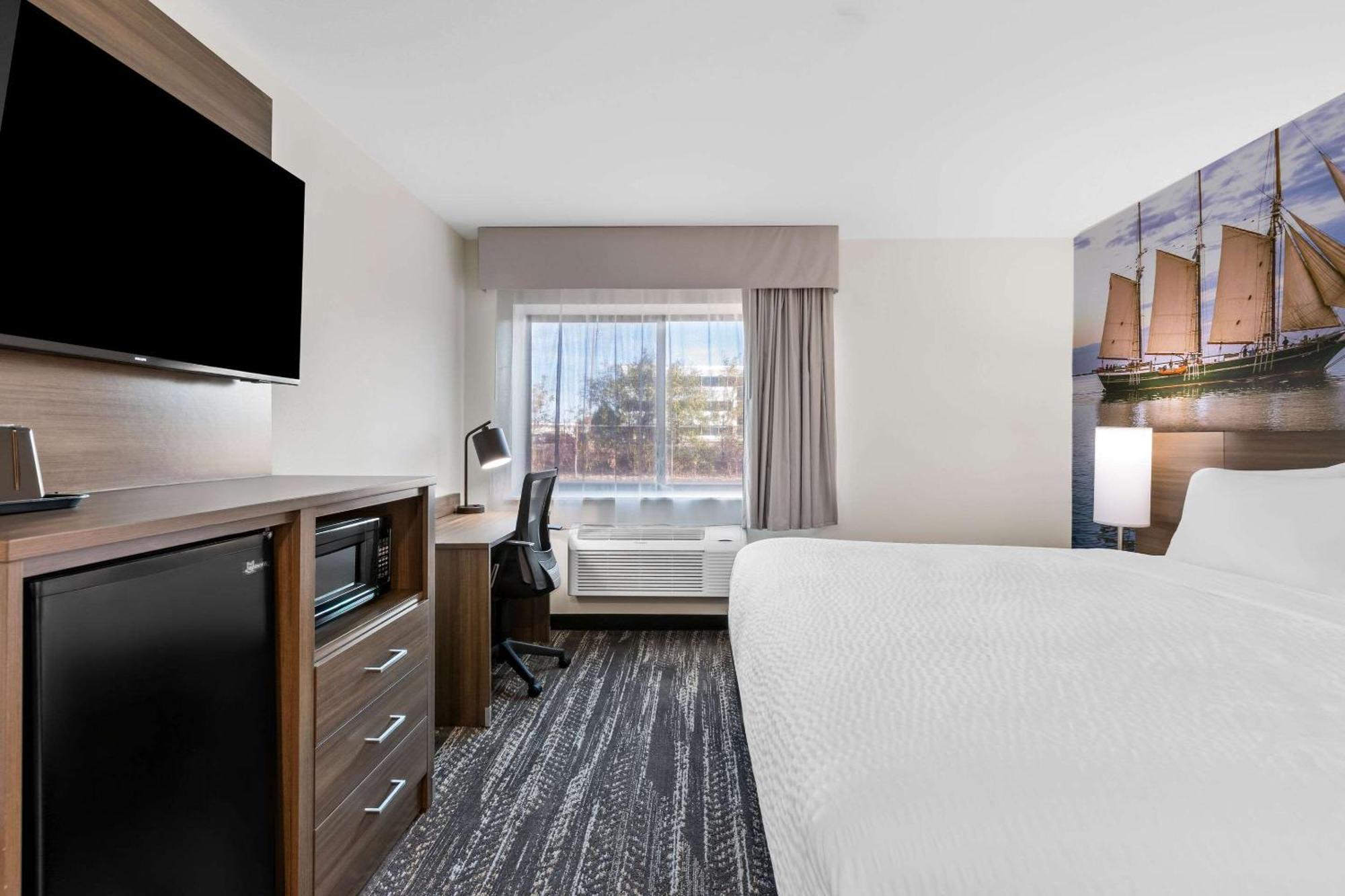 Отель Clarion Pointe Милуоки Экстерьер фото